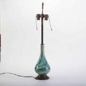 Lampenfuß, Georg Jensen, New York Runder reliefierter Metallfuß, keulenförmiger Korpus aus Keramik