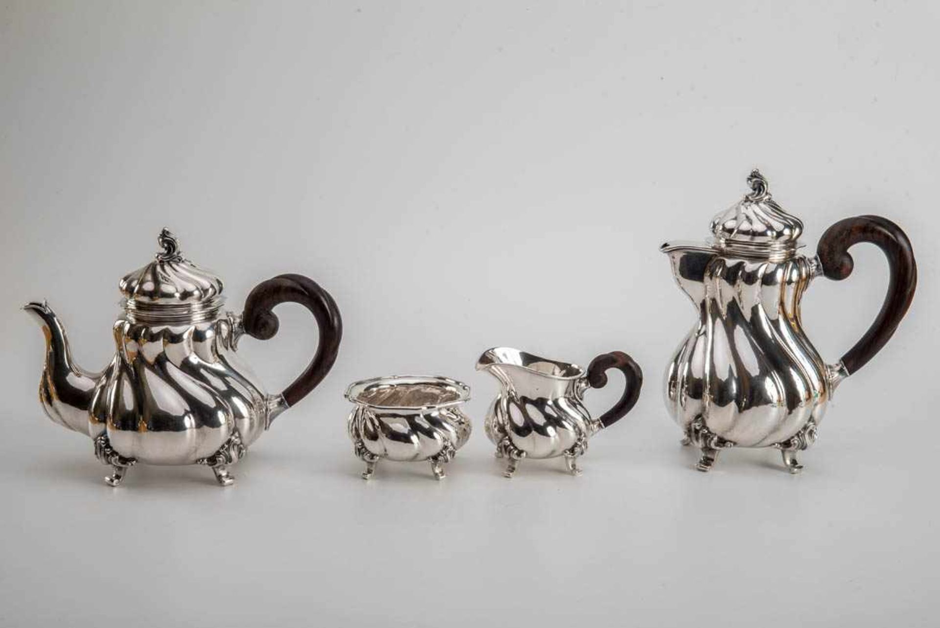 4-teil.Kaffee-Teeservice, H.Berend, 835er Silber. Bestehend aus Kaffeekanne, Teekanne, - Image 2 of 2