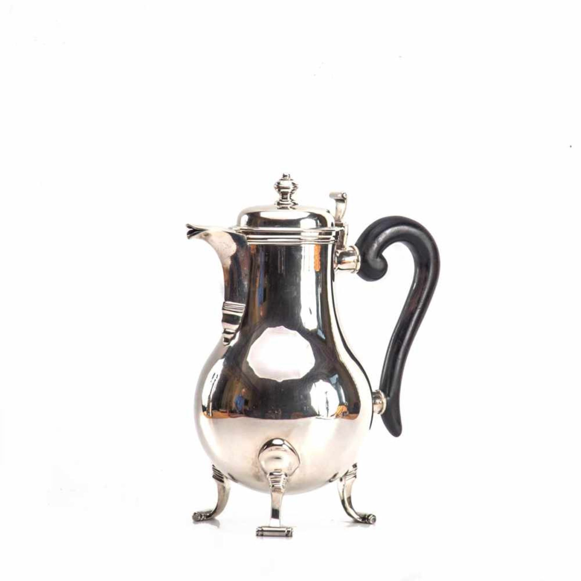 Kaffeekanne, deutsch um 1920 800er Silber. Auf drei gerollten Füßchen mit stilisiertem Blatt am