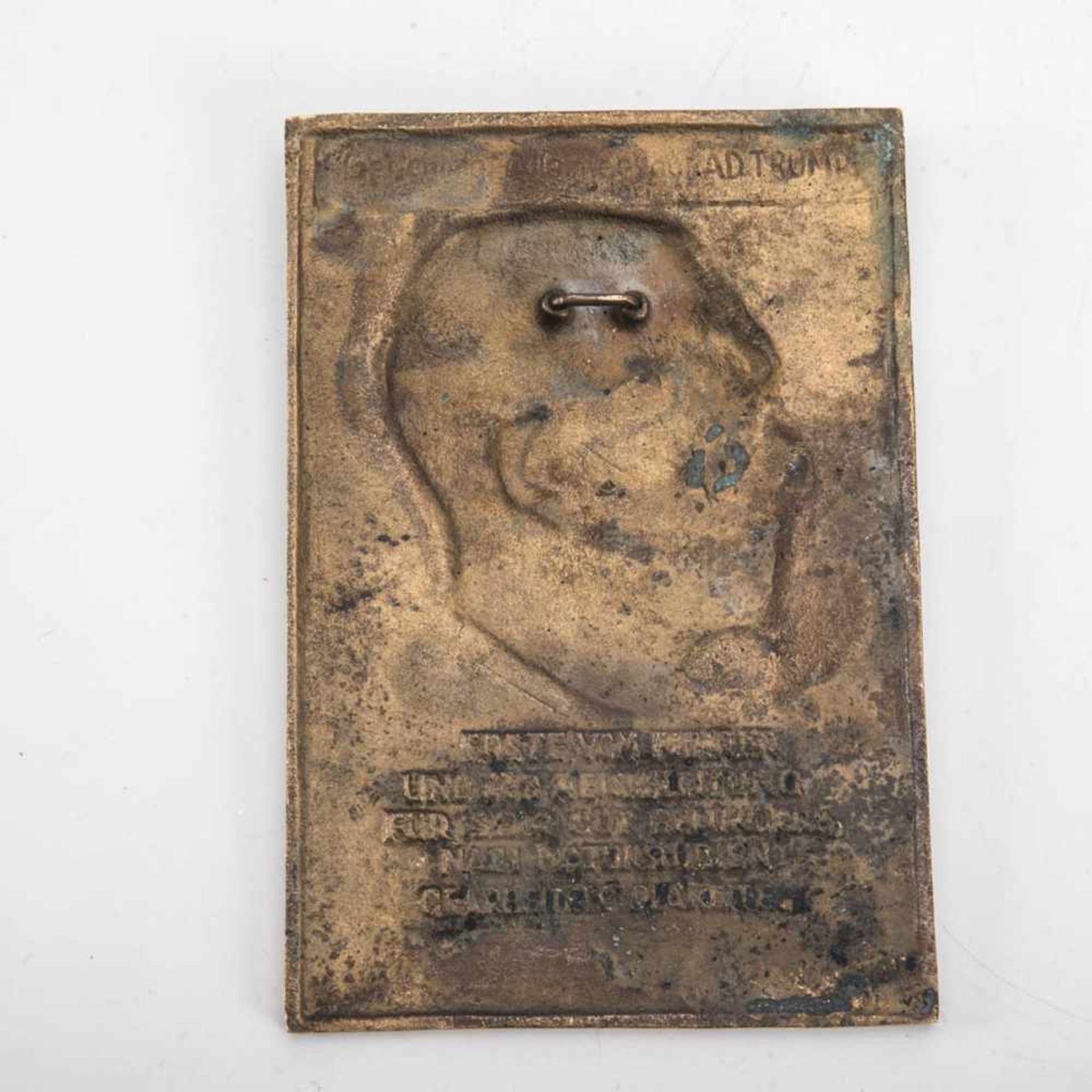 Relief Adolf Hitler Porträt Bronze vergoldet. Porträt mit Inschrift auf der Schauseite und - Bild 2 aus 2