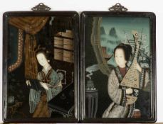 Paar Hinterglasmalereien, China 19. Jh. Auf dunklem Fond in einem prachtvollen Raum wird eine