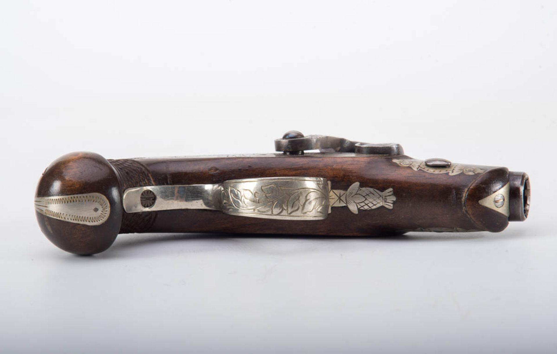 Taschenpistole "Deringer"Perkussionsschloß. Nußbaumschäftung, Silberbeschläge, Kaliber 41, floral - Bild 4 aus 4