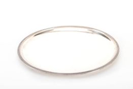 Rundes Tablett800er Silber, glatter Spiegel mit Palmettenrand, Durchm.: 40 cm. Punze und Herst.Z.