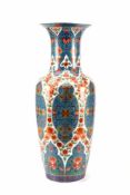 Bodenvase im chinesischen Stil, Kaiser-PorzellanRunder hoher balusterförmiger Korpus, Wandung mit