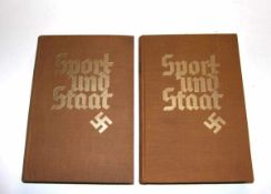 Sport und Staat 1. und 2. Bd.Reichssportverlag, Berlin 1936. Zahlreiche eingeklebte Sammelbilder.