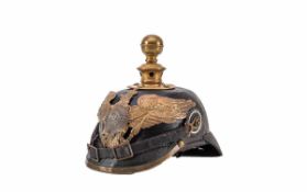 Garde Artilleriehaube, WürttembergStirnadler mit Plakette " Sum Cuique" (Jedem das Seine).