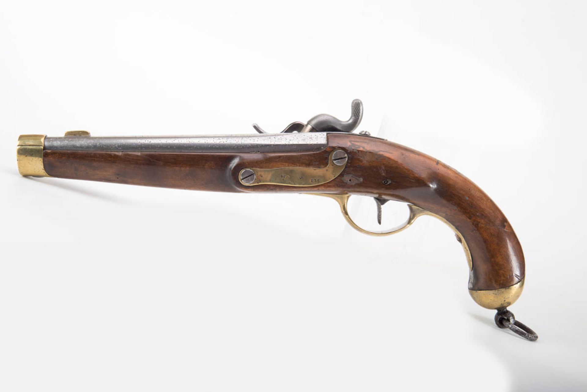 Kavalleriepistole M 1823Nußbaum-Halbschaft mit Messingbeschlägen, aptiertes Perkussionsschloß, - Bild 2 aus 4