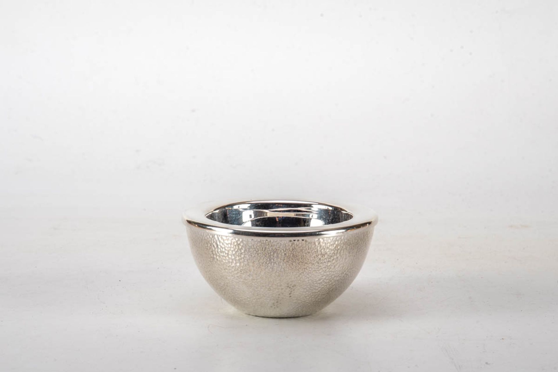 Kaviarschale925er Silber, runde Form Wandung martelliert, aufschraubbar zum einfüllen von Eis (