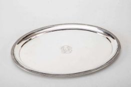 Tablett Peter Bruckmann, Heilbronn800er Silber, glatter ovaler Spiegel mit Palmettenrand, mittig mit