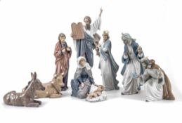 Lladro-Krippenfiguren komplett 8-teiligSpanien, 1980er Jahre, Maria, Jesus in Krippe, Josef (27,5