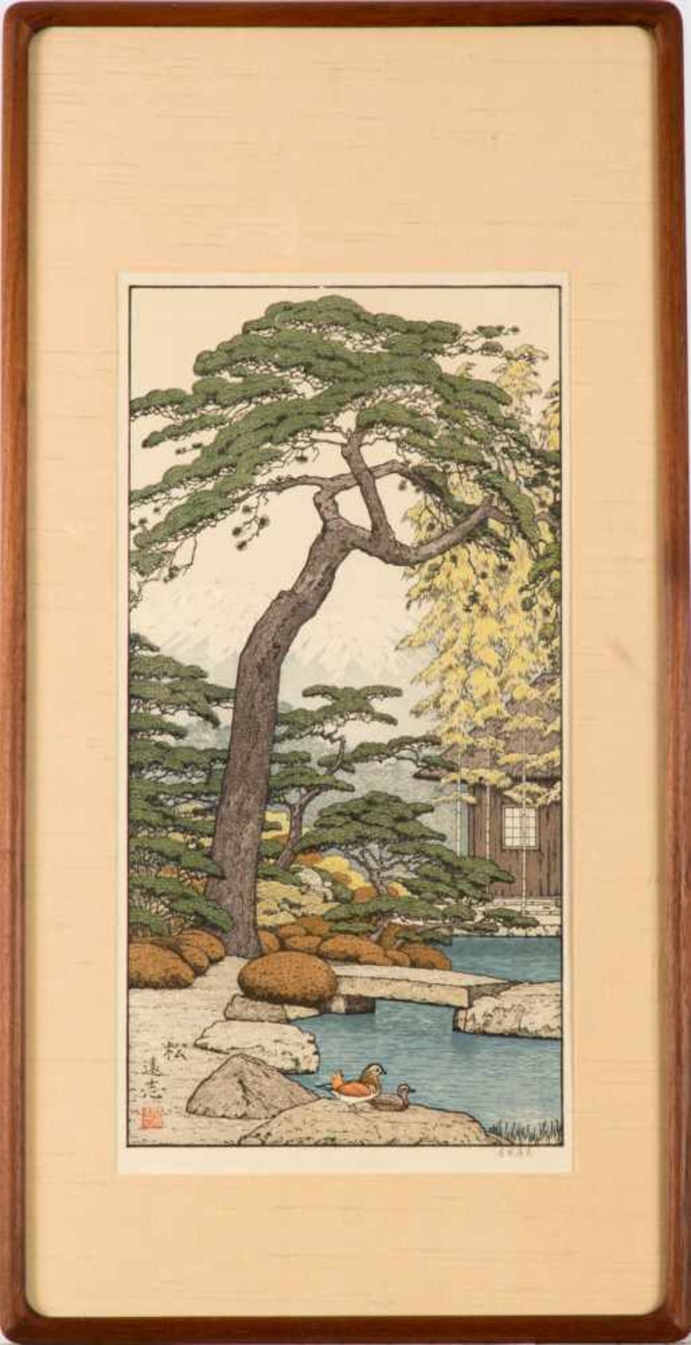 Yoshida, Toshi(Tokio 1911-1995)Holzschnitt "Pine Tree of the Friendly Garden", 51 x 25 cm, unter