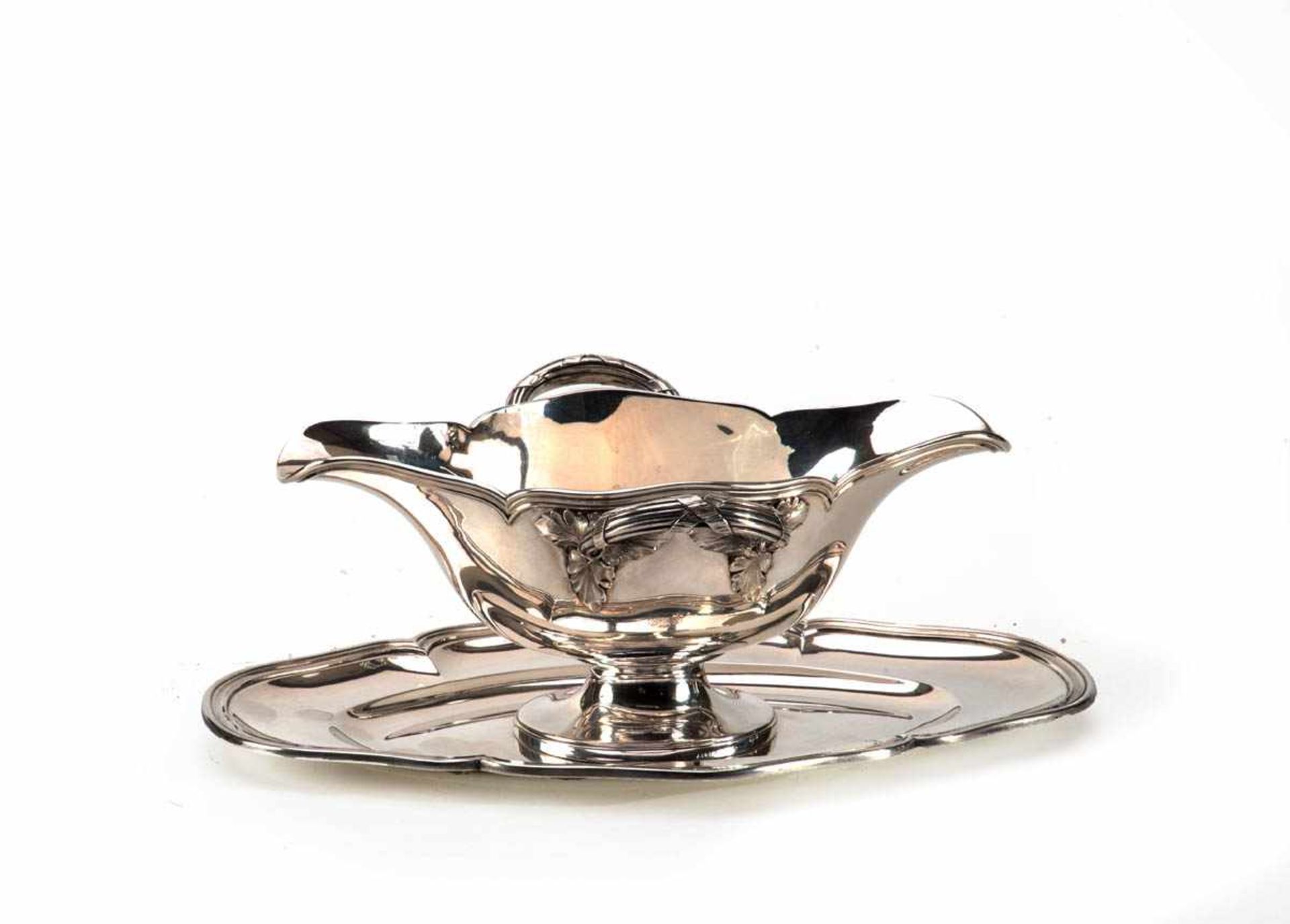 Sauciere, Frankreich950er Silber, Ovale passig geschweifte Unterplatte , Rand mit graviertem