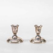 Paar Tischleuchter, Towle, USASterling-Silber. Runder leicht gewölbter Fuß, schlichte vasenförmige
