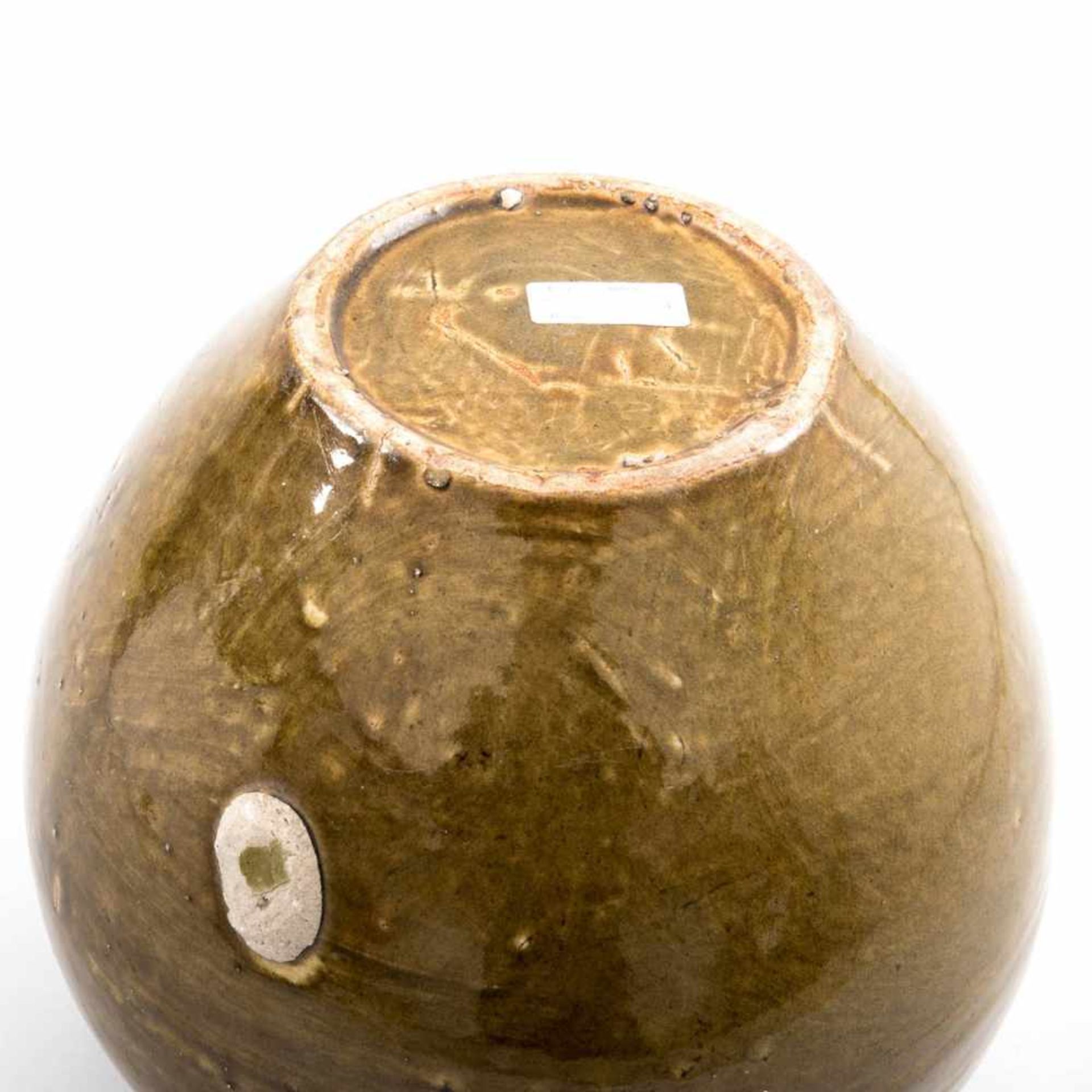 Kugelvase, Mashiko, Japan um 1900Keramik, olivfarben streifig glasiert. Wandung mit Brandfehler. H.: - Bild 2 aus 2