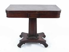 England, 19. Jh. Spieltisch Mahagoni, Messingrollen; H 75 cm, B 90 cm, T 90 cm (aufgeklappt)