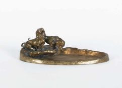 20. Jh. Aschenschale "Zwei Dackel" Bronze; L 17 cm, B 8,5 cm, H 6,5 cm 20th century Ash bowl ''Two