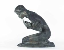 Bildhauer des 20. Jh. Wassergießendes Mädchen (Gartenskulptur) Bronze; H 59,5 cm Sculptor of the