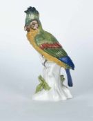 Deutschland um 1900 Gelb-Grüner Papagei Porzellan, farbig glasiert; H 21 cm; Überglasur-