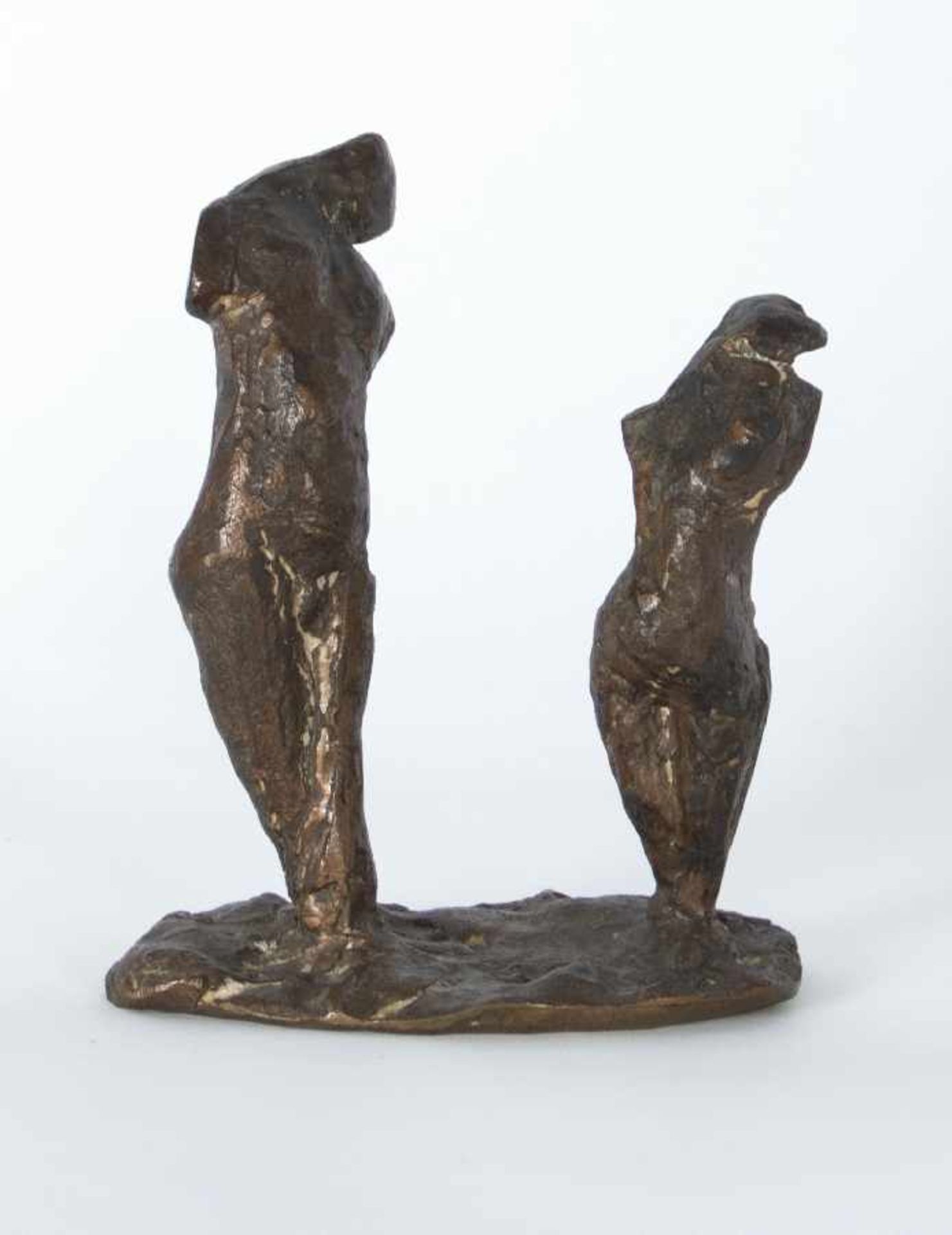 Bildhauer Mitte des 20. Jh. Ein Paar Bronze; H 14,5 cm, B 11 cm; unten schwer leserlich mit - Bild 2 aus 2