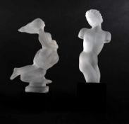 Manufaktur des 20. Jh. Akt, Die Liebenden 2 Glasfiguren auf Glassockeln; H 29 bzw. 27 cm Manufactory