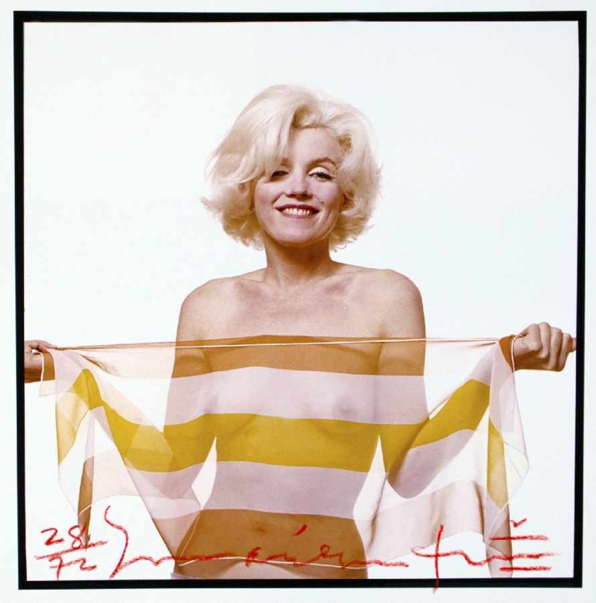 Bert Stern 1929 Brooklyn/Bronx Marilyn in striped scarf Digitaldruck auf Papier; H 258 mm, B 254 mm;