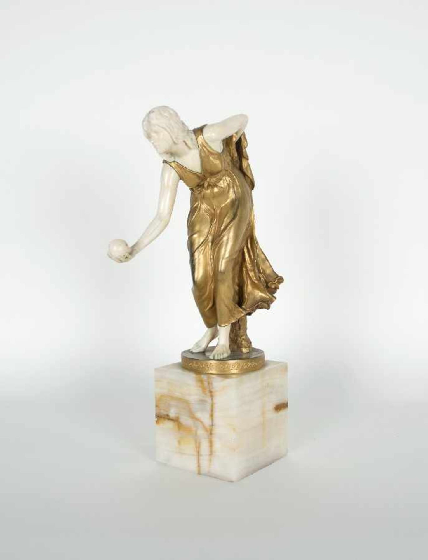 Walter Schott1861 - 1938KugelspielerinVergoldete Bronze, Bein, Onyxsockel, 1897; H 36 cm; bezeichnet