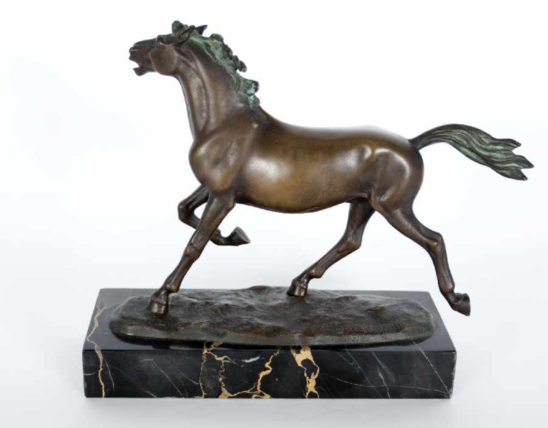 Erich Saalmanntätig 1918 - 1932Hengst im GaloppBronze; L 23,5 cm, H 17,5 cm; bezeichnet "E. - Image 2 of 2