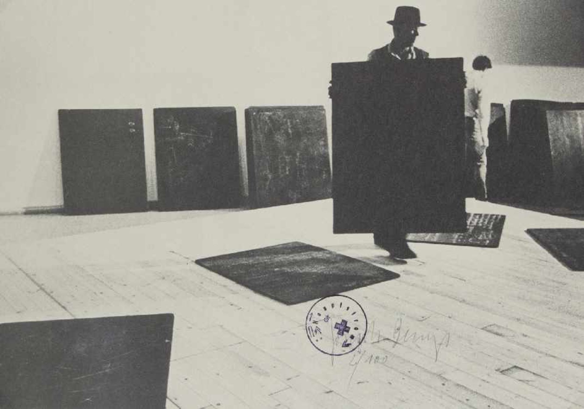 Joseph Beuys1921 Kleve - 1986 DüsseldorfAufbau einer AusstellungOffset auf Papier; H 304 mm, B 430