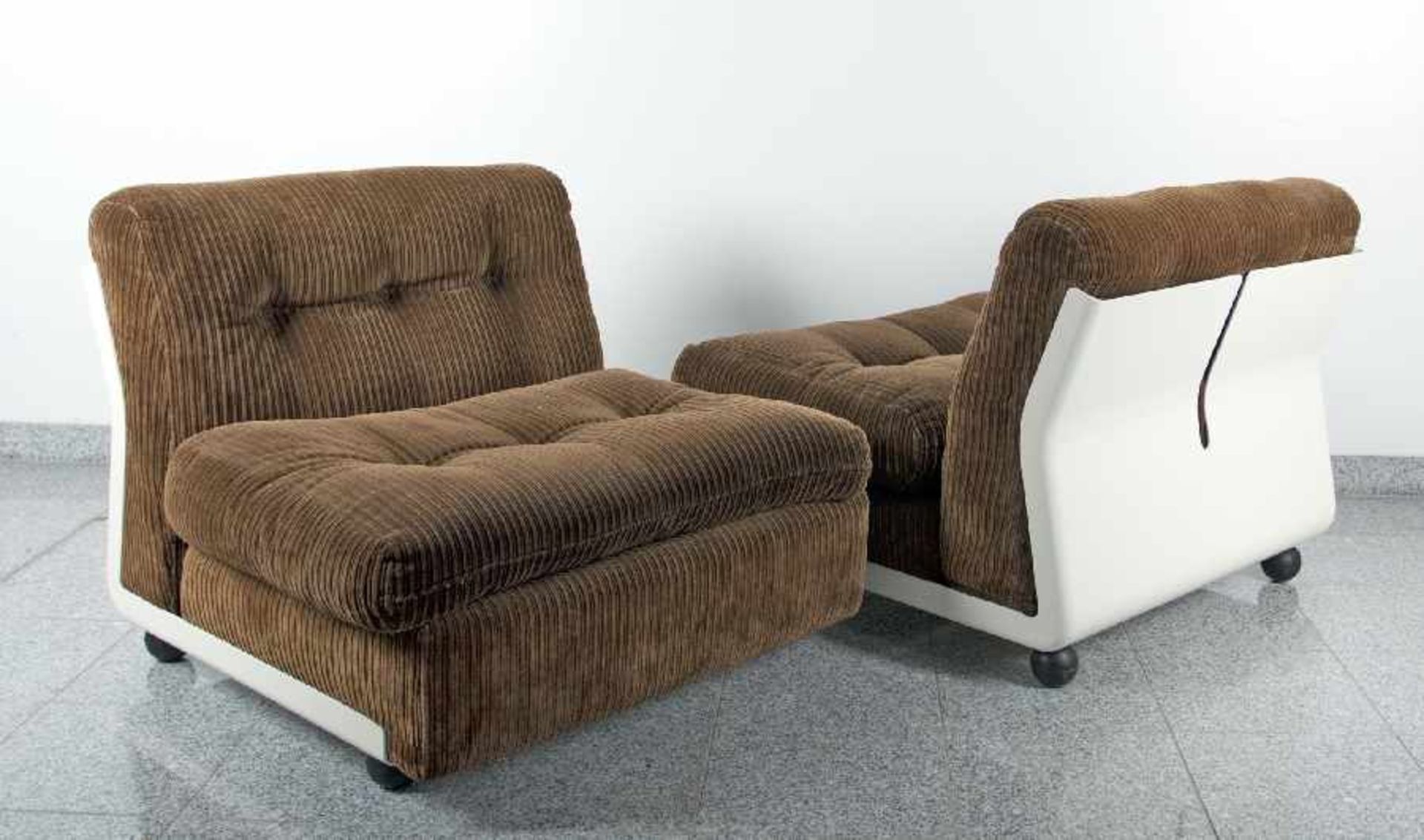 Mario Bellini1935 MailandEin Paar Amanta-ChairsFiber Lite-Kunststoffschalen, Cordbezug; H je 70