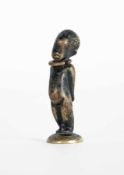 Franz Hagenauer1906 - 1986Afrikanischer BubeBronze, kupferner Halsring; H 5,5 cm; gepunzt "whw"