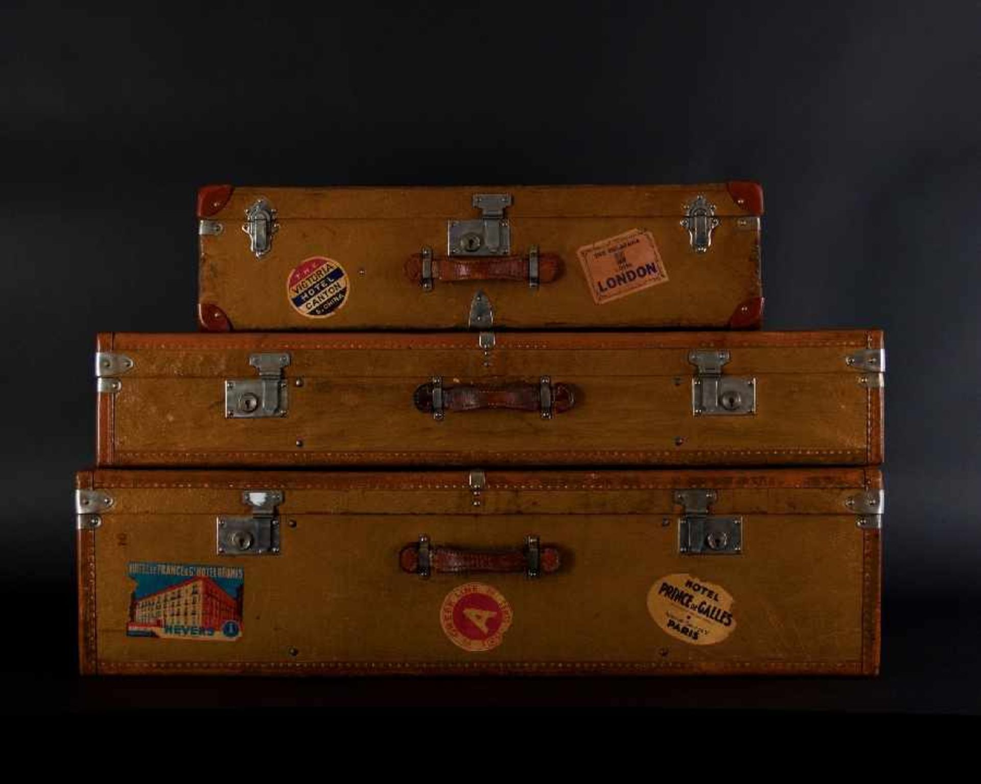 Manufaktur der 1. Hälfte des 20. Jh.3 KofferHolz, mit Leder- und Messingbeschlägen, jeweils mit - Image 5 of 5