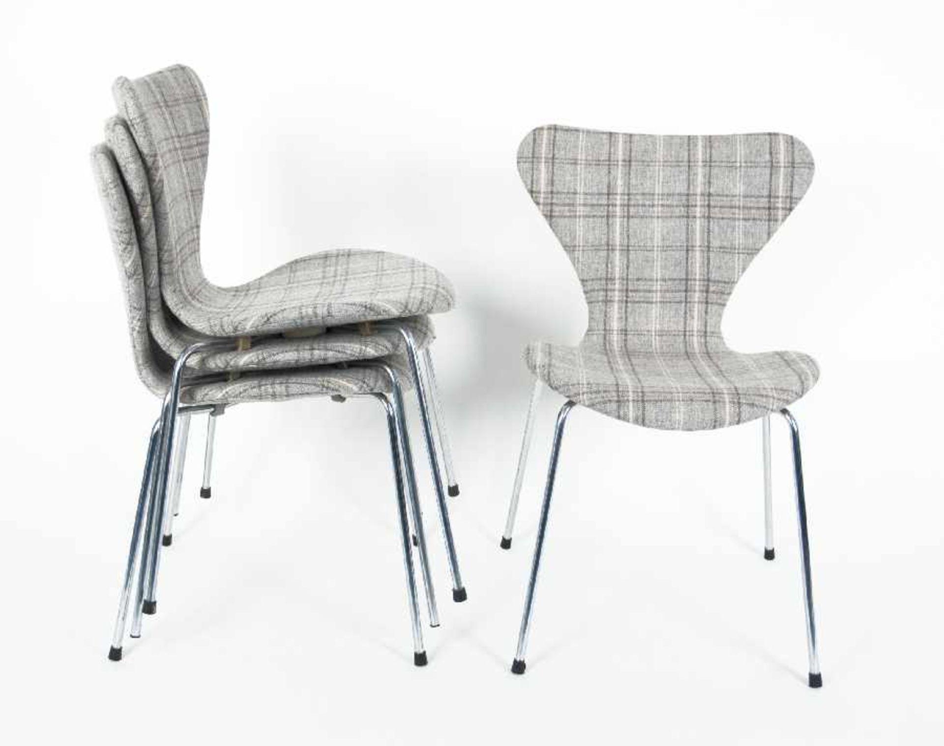 Arne Jacobsen1902 - 19714 Fritz Hansen StühleChromgestell, karierter Wollstoffbezug, Modell 3107;