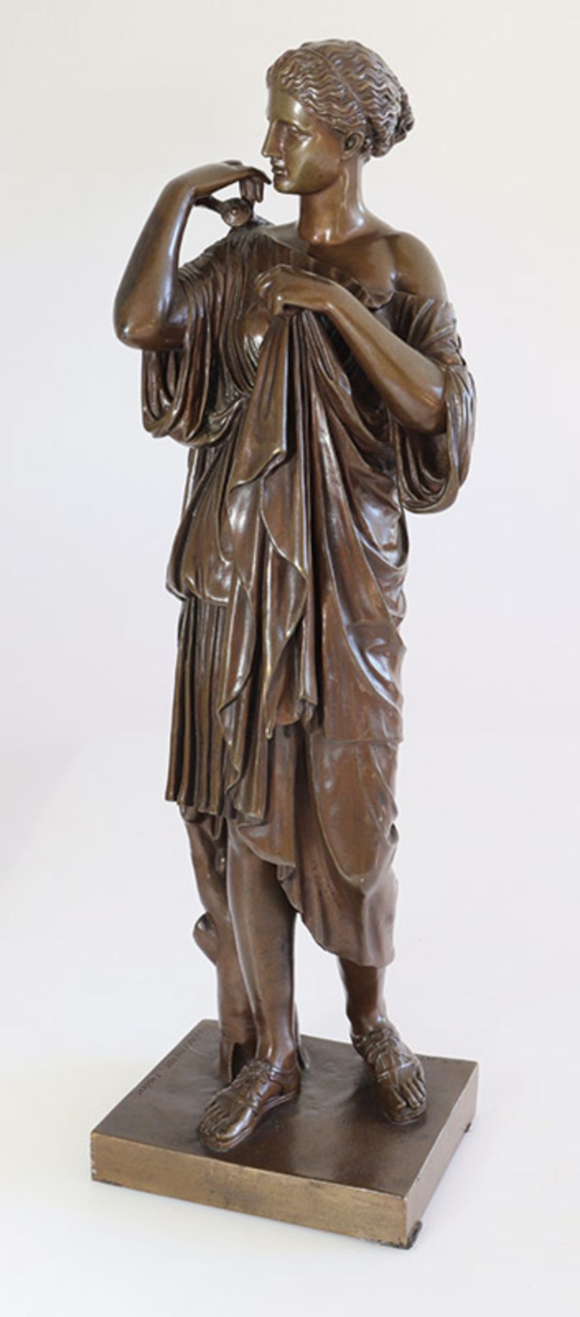 Diana von GabiiFerdinand Barbedienne (1810-1892)Bronze, patiniert. H. 52 cm. Auf der Plinthe