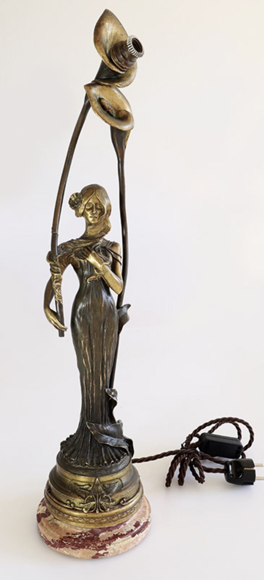 LeuchtenfußCharles Korschmann (1872-1943)Bronze, partiell bräunlich patiniert, partiell