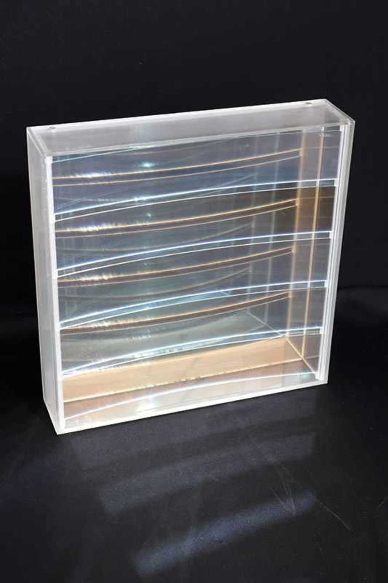 Ohne TitelAdolf Luther* (1912-1990)1974Acrylglas, Glas. Quadratischer Objektkasten aus Acrylglas mit
