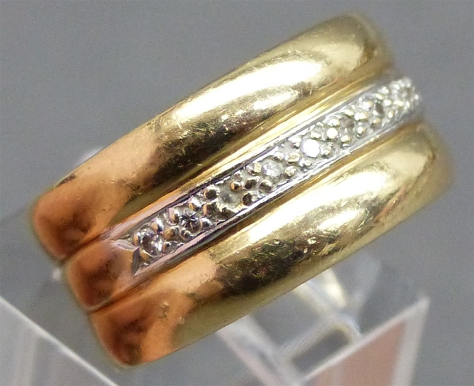 Damenring 14 kt. Gelbgold, besetzt mit 10 kl. Diamanten, ca. 10 g schwer, RM 55,