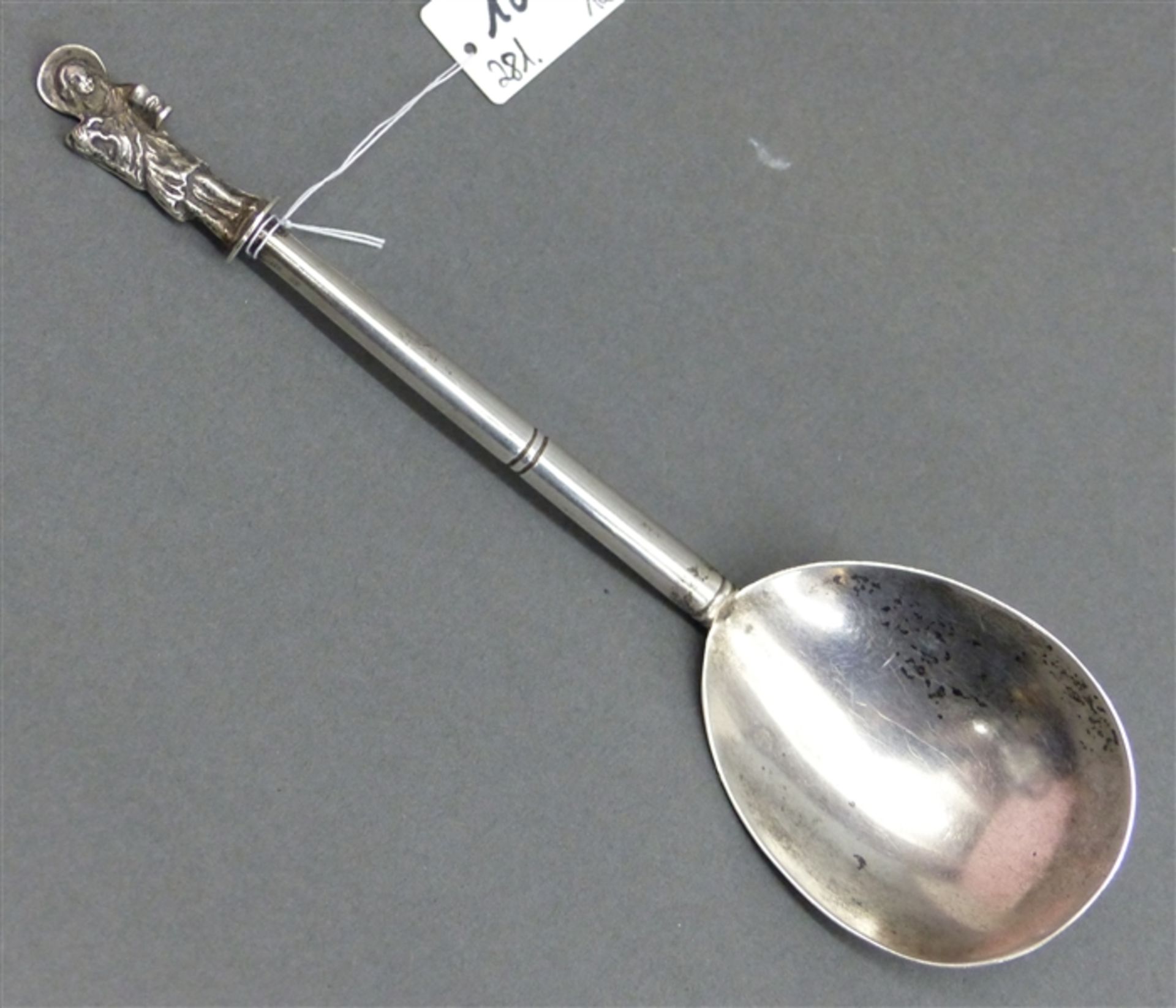 Apostellöffel, um 1800 Silber, Reliefdekor, ca. 33 g schwer, l 17 cm,