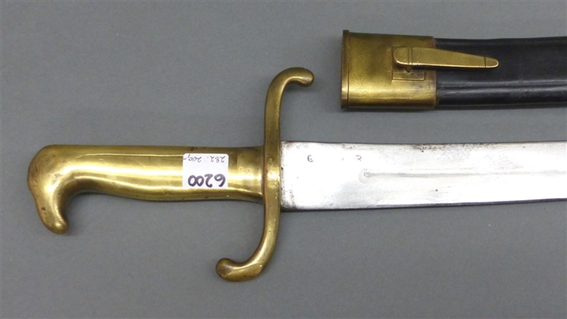 Faschinenmesser, 19. Jh. Messinggriff, Eisenklinge, Nr. Griff und Scheide 62.A.1.27, l 59 cm,