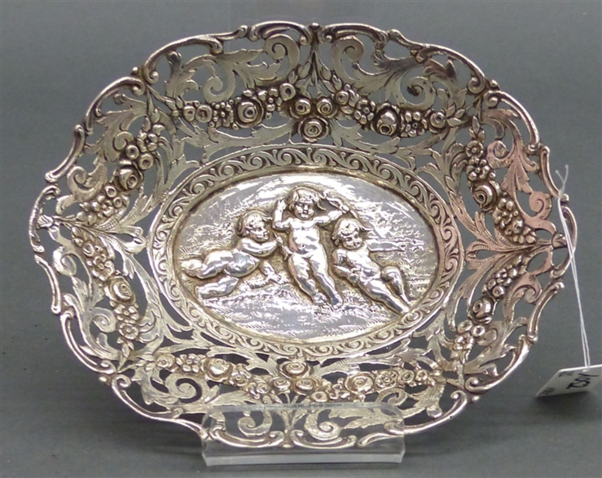 Zierschälchen 800 Silber, punziert, Putti und Blumendekor , durchbrochen gearbeitet, oval, ca. 106 g