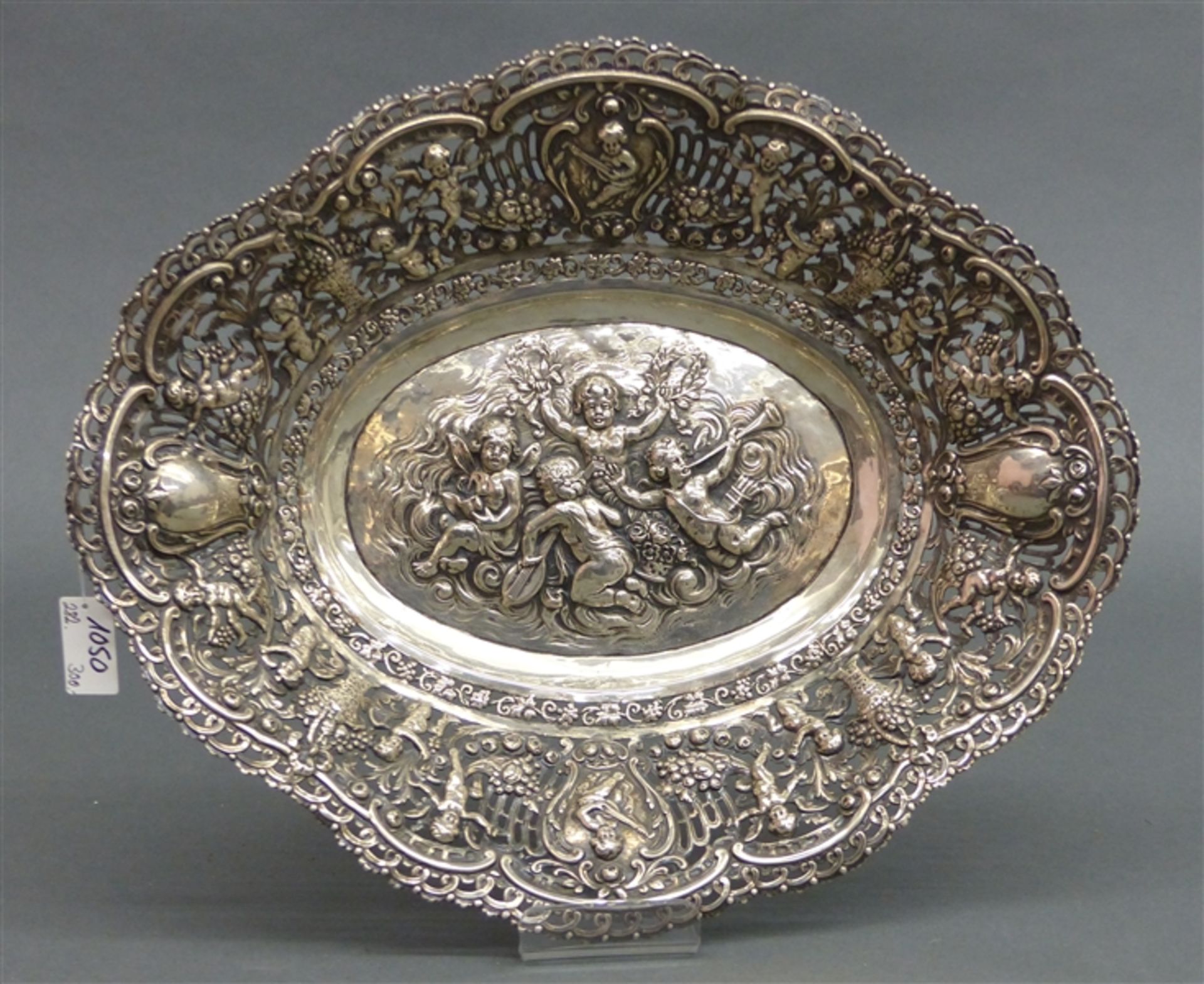 Zierschale 800 Silber, punziert, Putti und Blumendekor, durchbrochen gearbeitet, oral, ca. 460 g,