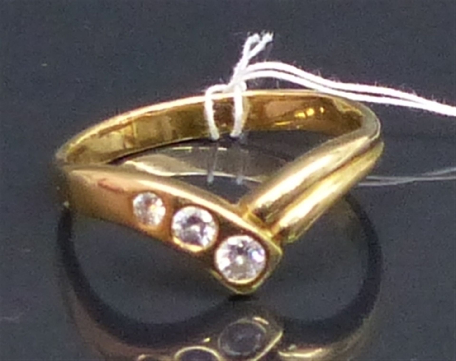 Damenring 14 kt. Gelbgold, 3 Brillanten zus. ca. 0,18 ct., wesselton, si, ca. 3 g schwer,