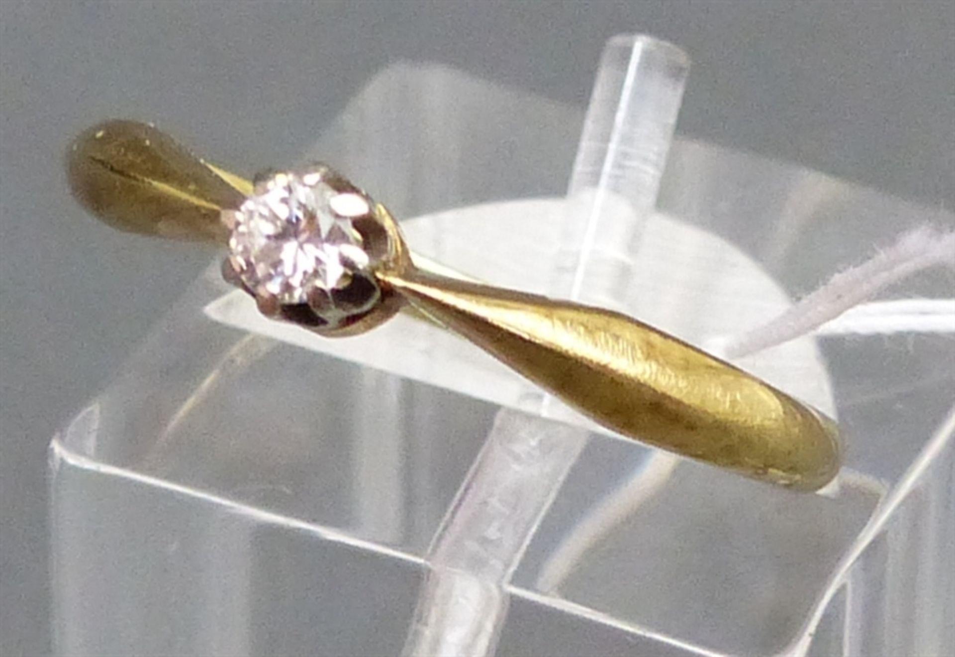 Damenring 14 kt. Gelbgold, 1 Brillant, ca. 0,07 ct. wesselton, si, ca. 2 g schwer, RM 53,