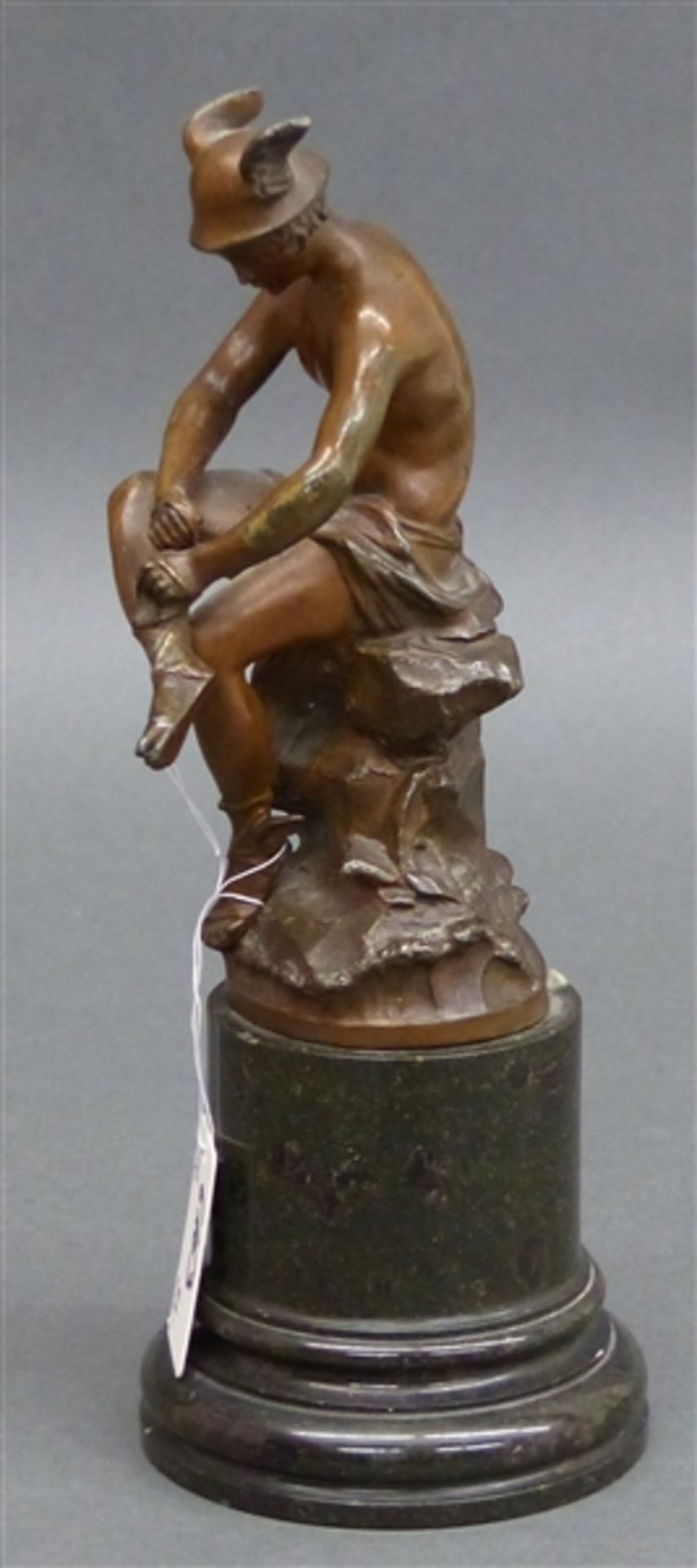 Götterskulptur, um 1900 Metallguss, braune Patina, "Hermes", auf Marmorsockel, h kpl. 18 cm,