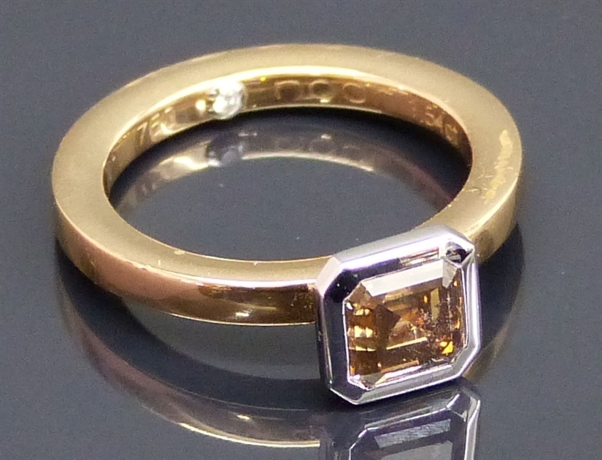 Damenring 18 kt. Rot- und Weißgold, 1 Diamant, 1,54 ct., Asher Cut, brown, si, punziert "Noor",