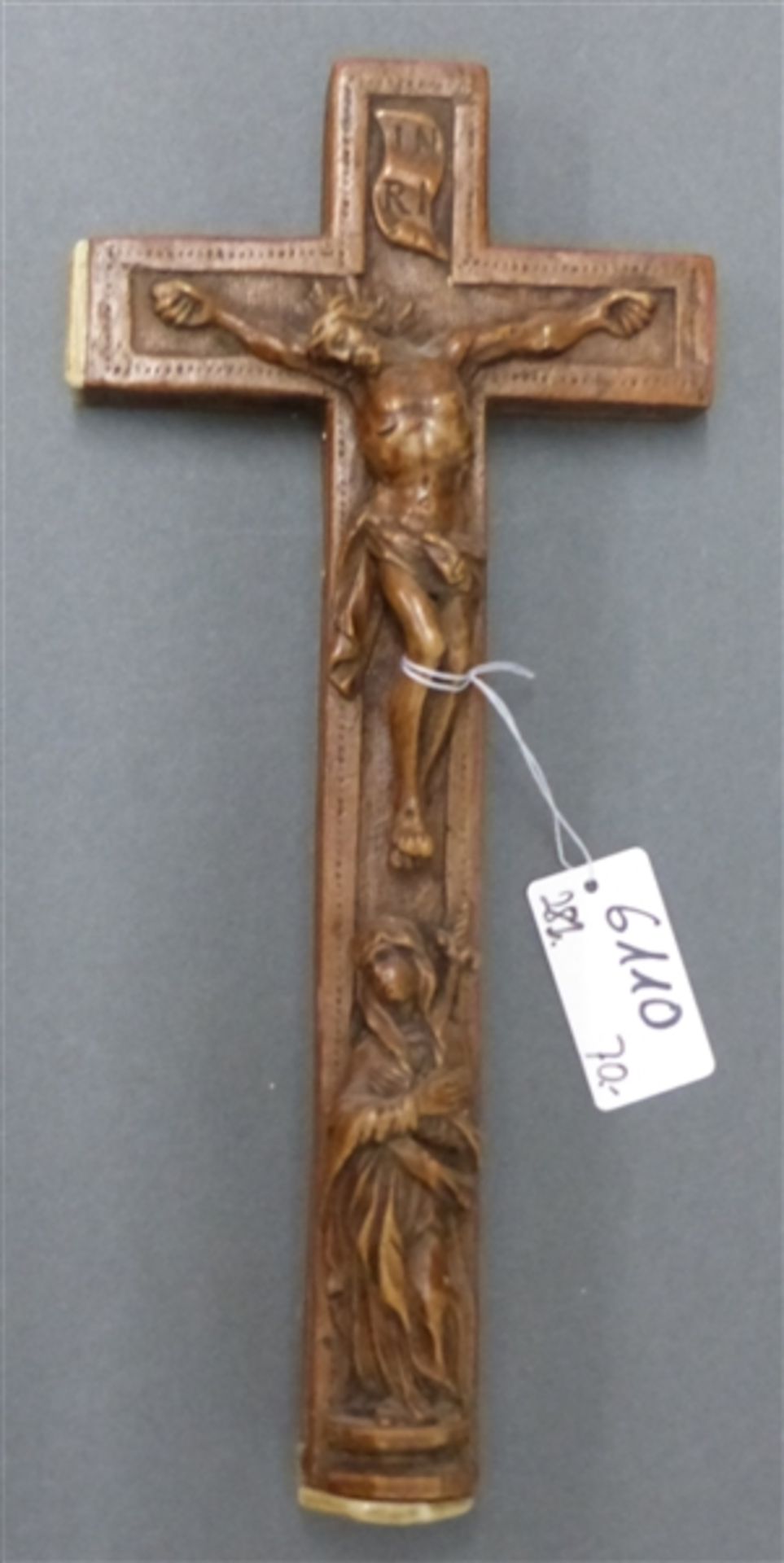 Reliquienkreuz 19. Jh., Buchsbaum, mit Inhalt, h 18,5 cm,