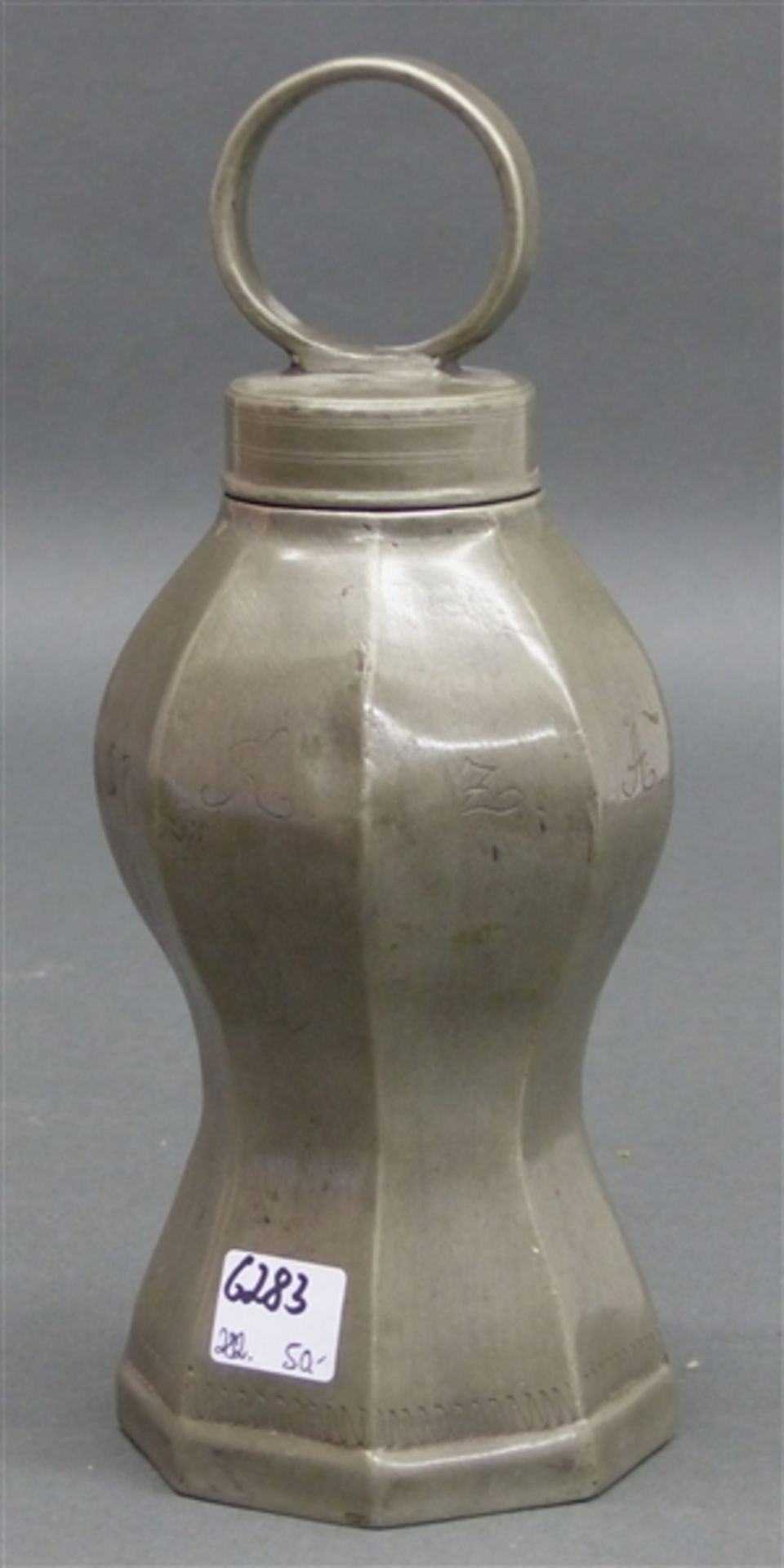 Hefeflasche Zinn, achteckig, 19. Jh., Deckel verschraubt, h 23 cm,