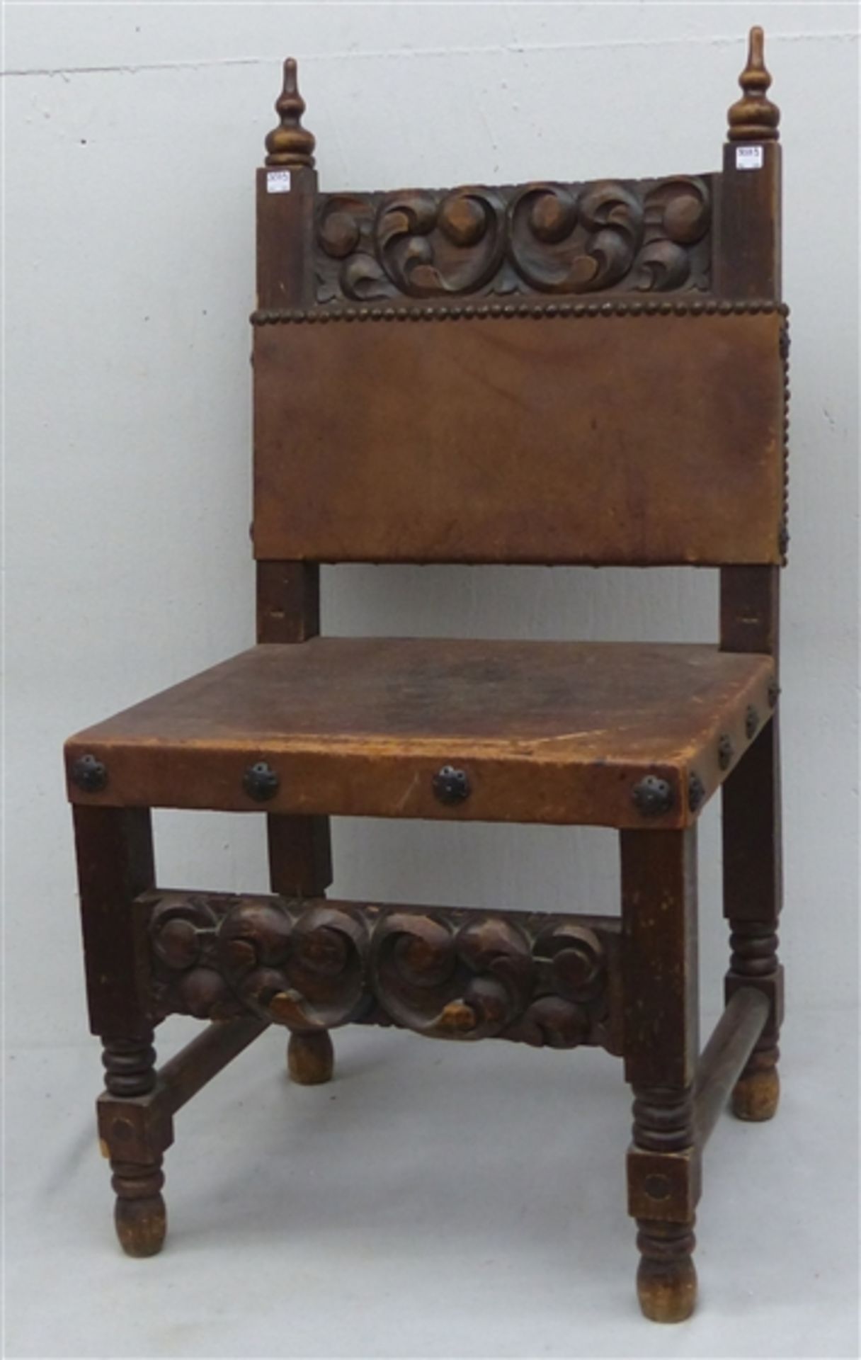 Stuhl Eiche, 20. Jh., Lederbezug, nach antikem Vorbild, h 100 cm,