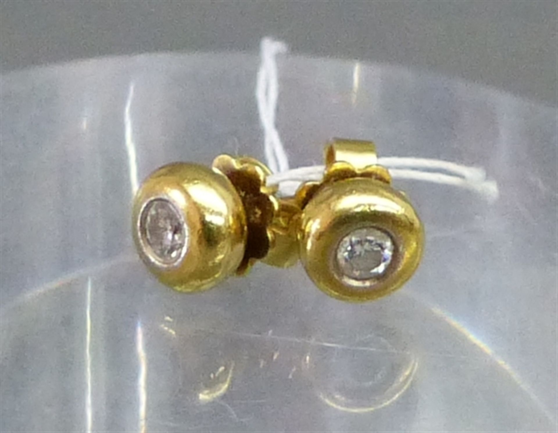 Paar Ohrstecker 18 kt. Gelbgold-Montur, 2 Brillanten zus. ca. 0,15 ct., wesselton, si,