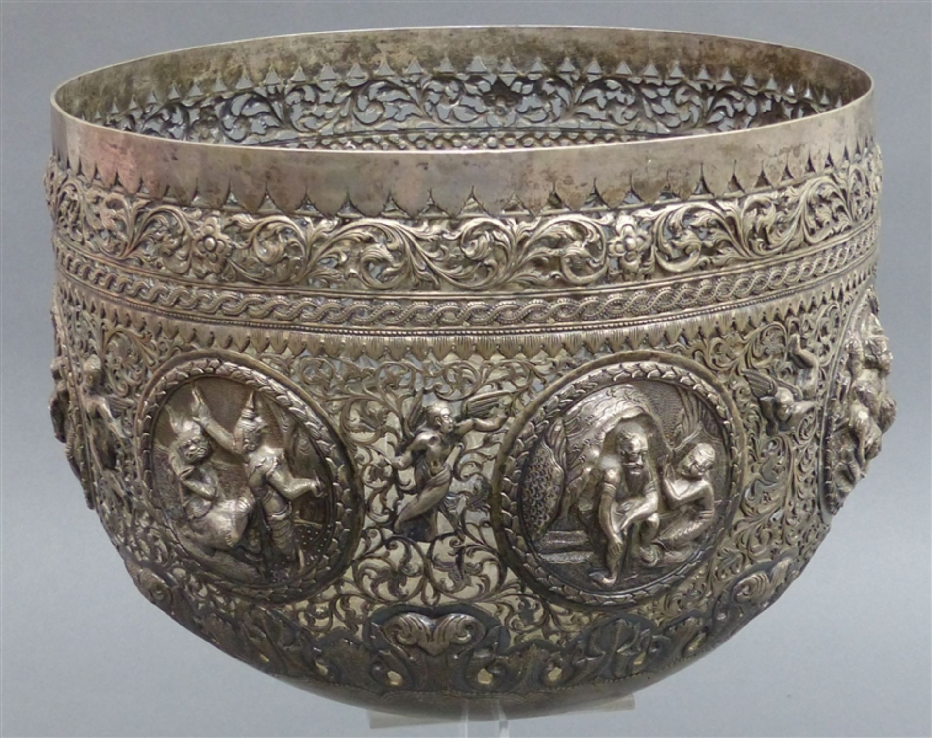Zierschale Silber, Burma (Myanmar), 7 Medaillons mit Szenen aus dem Buddhismus, Reliefarbeit,