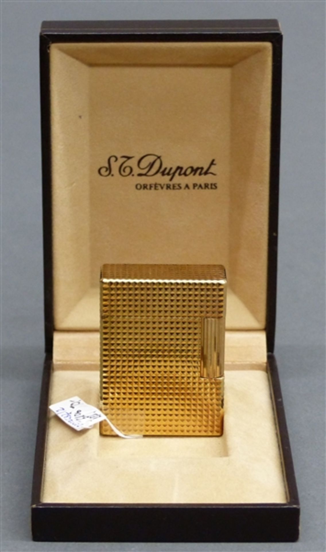 Feuerzeug St. Dupont, Paris, vergoldet, Reliefmuster, im Etui, h 5 cm,